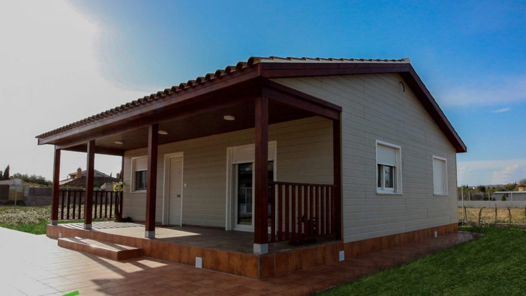 vivienda con ventanas de pvc